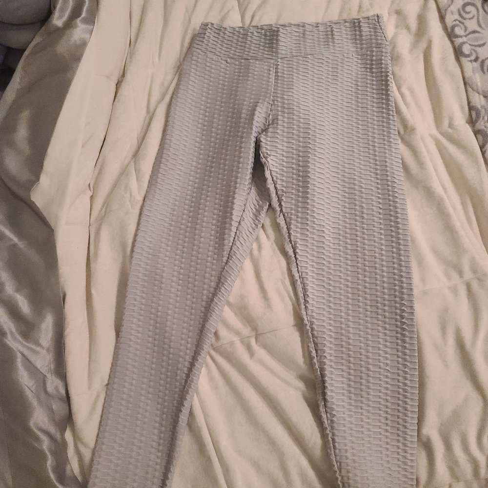 L/XL Light Grey Booty Lifting Leggings
